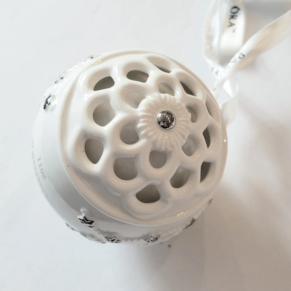 Pandora 2011 Collectible Porcelain Ball Holiday Ornament… - Picture 4 of 6